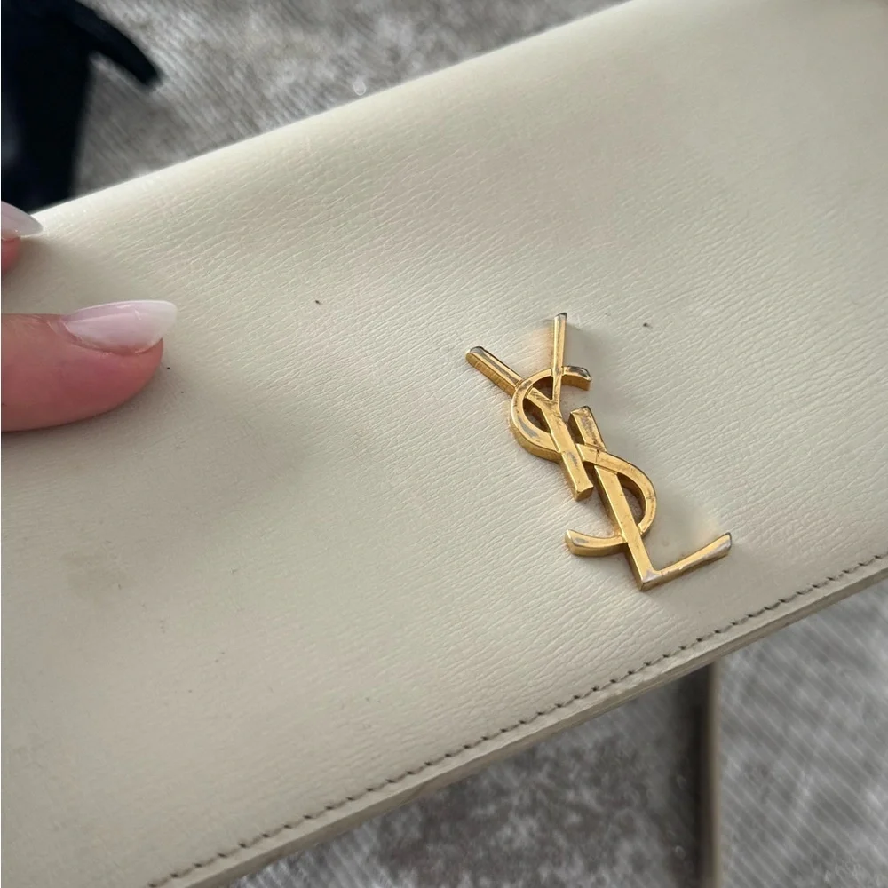 Saint Laurent Cream Clutch with Gold Chain - Picture 3 of 6